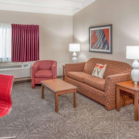 Ramada By Wyndham Hammond Hotel & Conference Center Extérieur photo