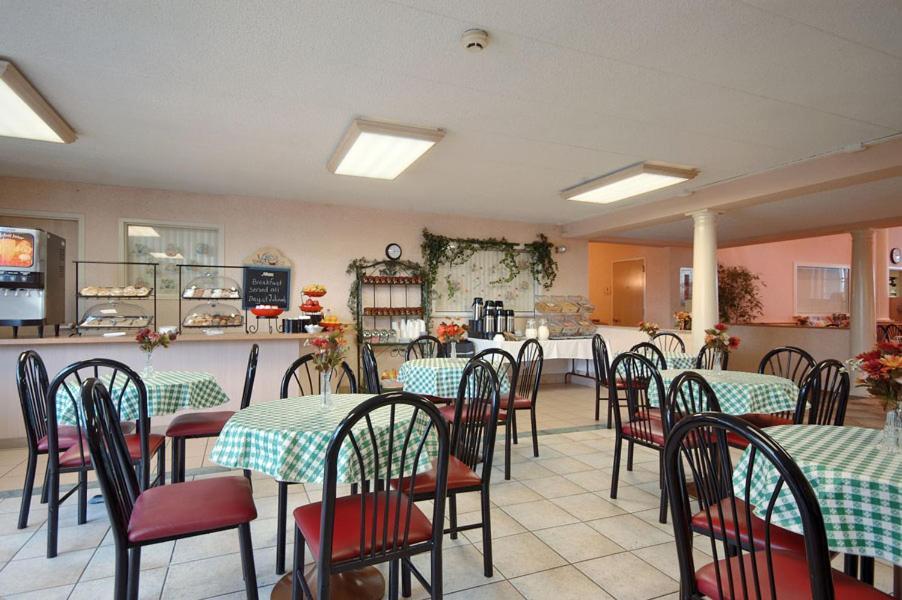 Ramada By Wyndham Hammond Hotel & Conference Center Extérieur photo